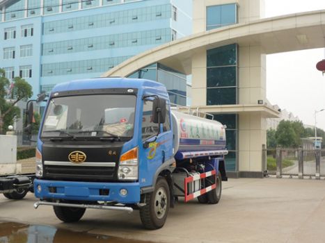 解放12立方灑水車圖片