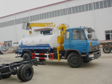 隨車吊灑水車圖片