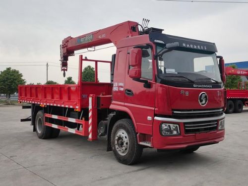 CLW5183JSQ6SZ型隨車(chē)起重運(yùn)輸車(chē)圖片
